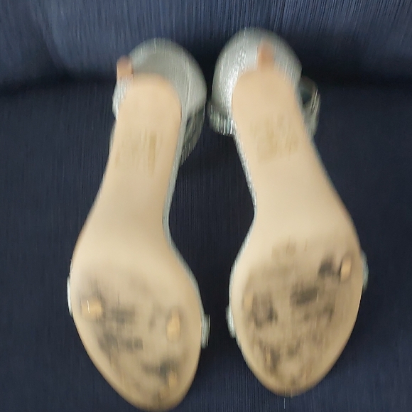 Aldo Shimmering Silver Heels, Size 11.5 - Picture 13 of 16